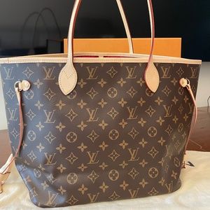 Brand new, never worn Louis Vuitton Neverfull MM with red interior